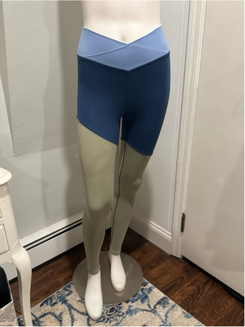 WEWOREWHAT Blue/Green Colorblock Splice Leggings | Size XS